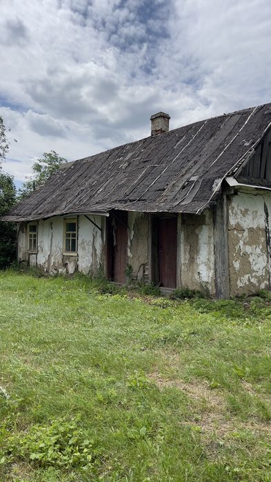 продається старий будинок з гарною земельною ділянкою