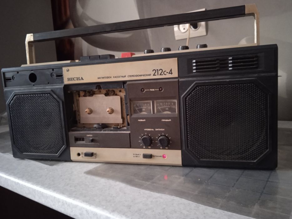 Магнитофон Весна.