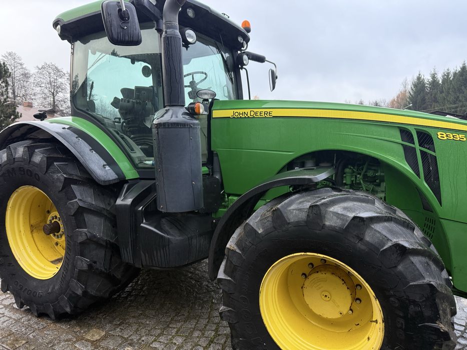 John Deere 8335R