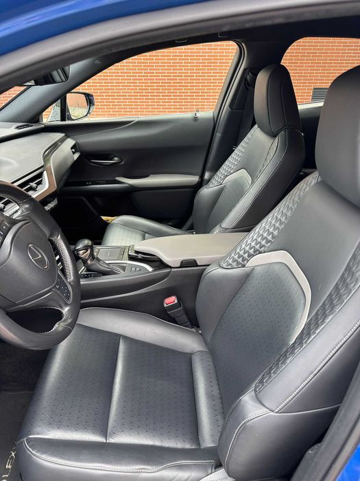 Lexus UX 250h Hybrid Executive — photo 5