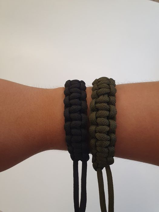 Bransoletki paracord własnej roboty do wyboru zielona lub czarna