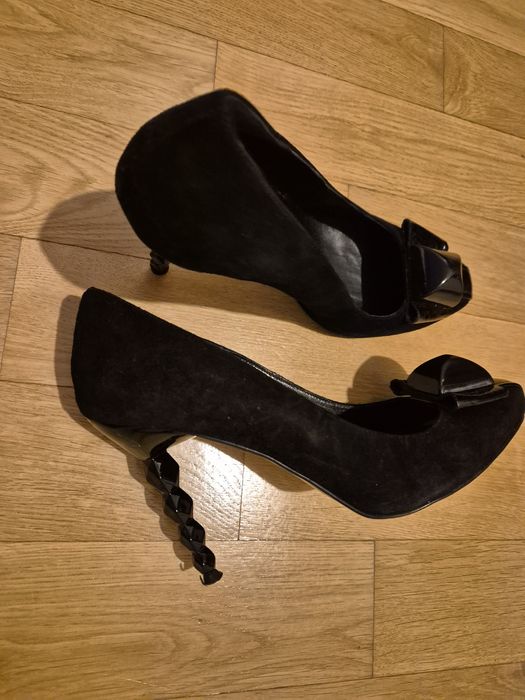 Sprzedam dwie pary pięknych szpilek rozmiar 40