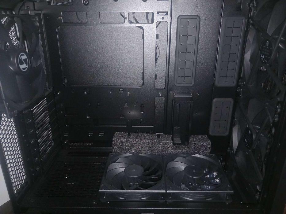 Caixa PC Gaming Lian Li LANCOOL 217 Preta/Madeira – Nova