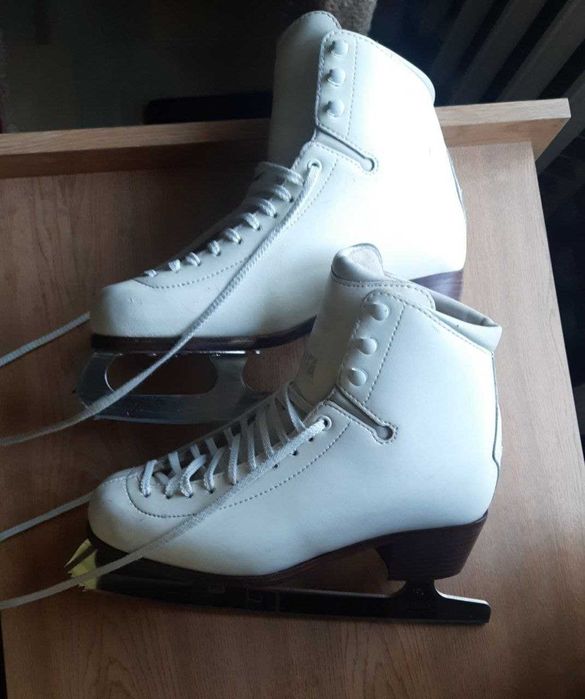 Продам фигурные коньки WIFA "Champion Light"