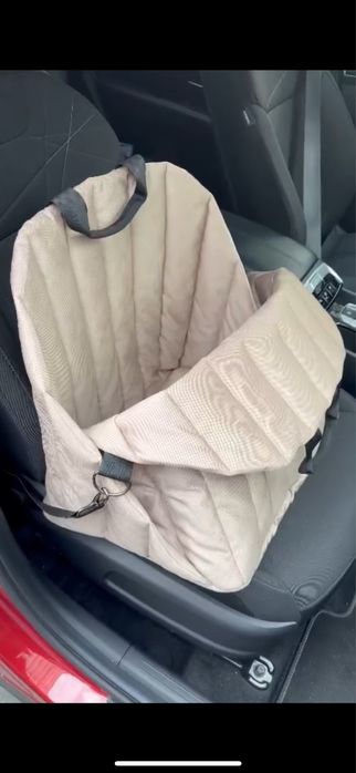 Автокрісло для песиків-це відмінна знахідка для подорожей у авто
