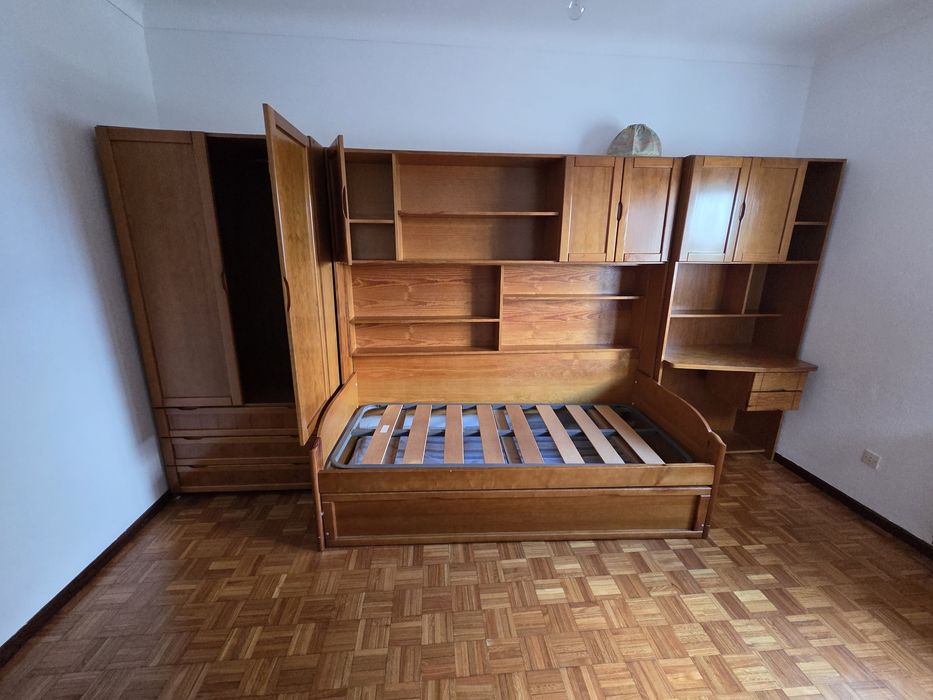 Conjunto de quarto, com gaveta inferior para arrumação ou para segunda cama