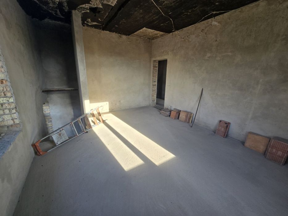 Будинок 230 м² в Ірпені, вул. Варшавська — $85 000. Цоколь мансарда гараж.