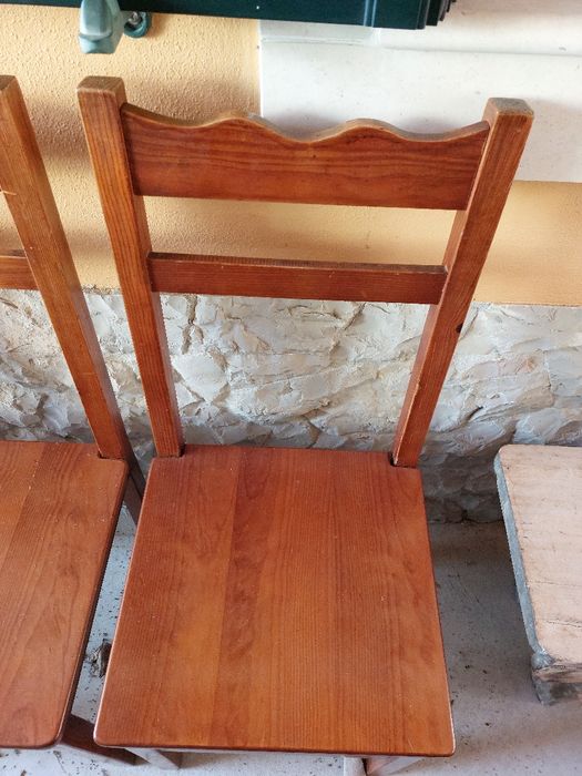 Cadeiras em pinho mel