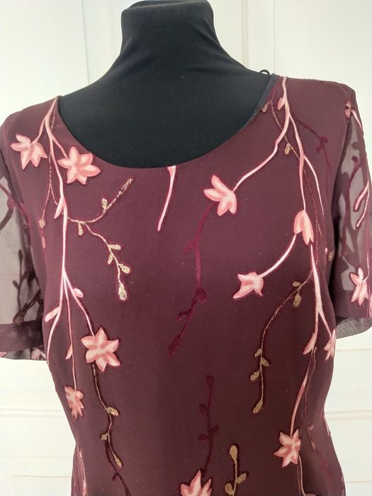 Elegancka sukienka wizytowa błyszcząca r 46