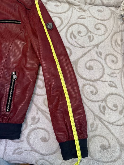 Продам кожаную куртку мужскую новую