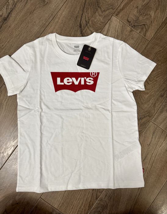 Жіноча футболка levis оригінал