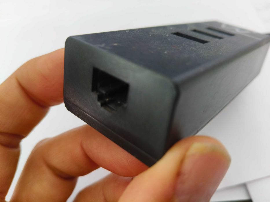 Hub USB-C novo com 3 portas USB e ligação à rede Ethernet