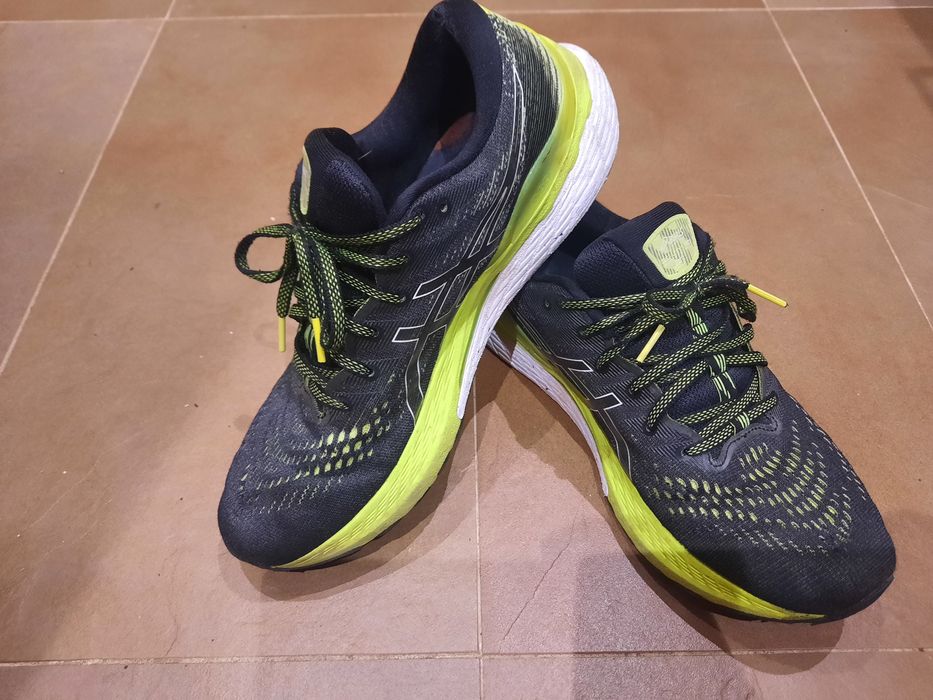 Tenis Asics pretos verde  n° 43,5