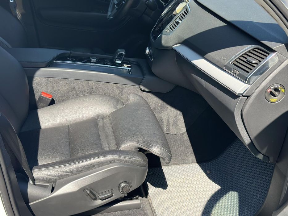 VOLVO  XC 90  2022рік