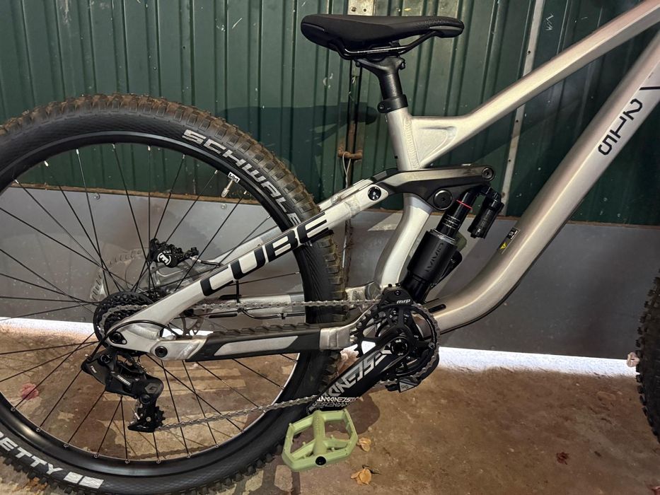 Bicicleta de downhill cube 215 *NOVA*