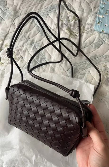 Сумка в стилі Bottega Veneta.