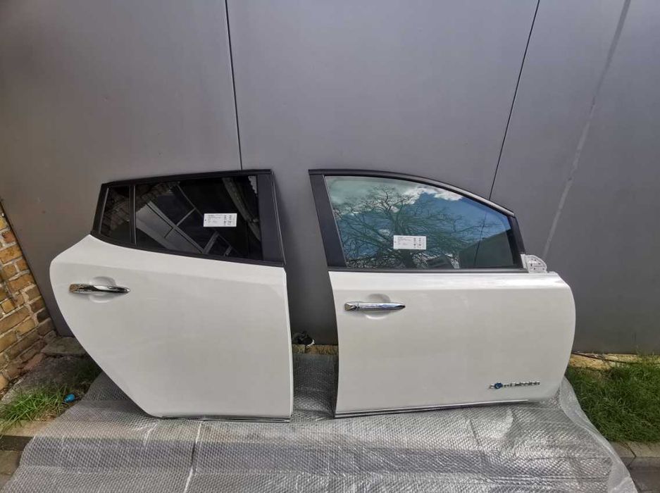 Двері Nissan Leaf 2 II передні або задні праві ліві разборка