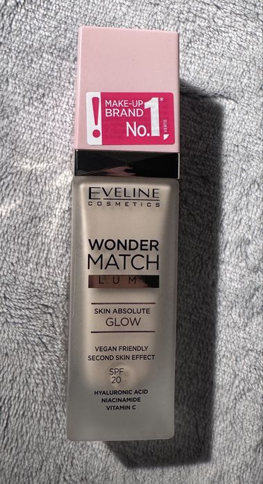 Eveline Wonder Match Lumi Podkład rozświetlający SPF 20, no 0,5