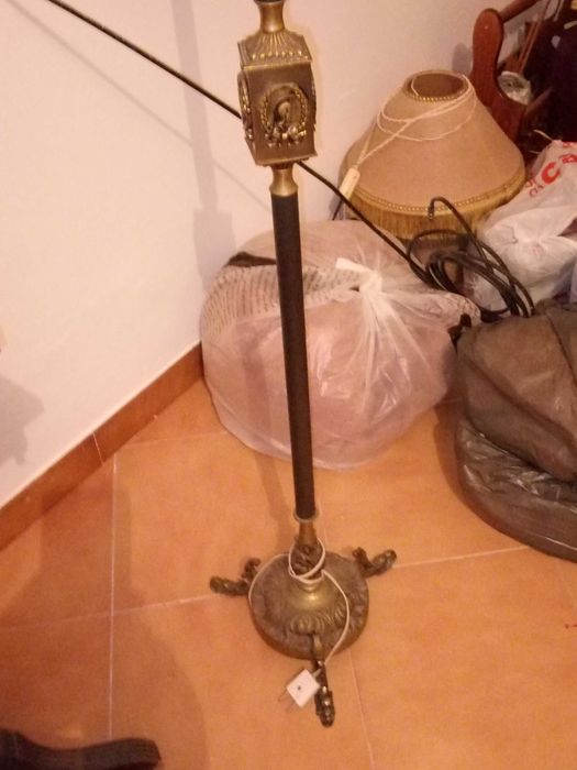 Candeeiro de pé alto em Bronze vintage