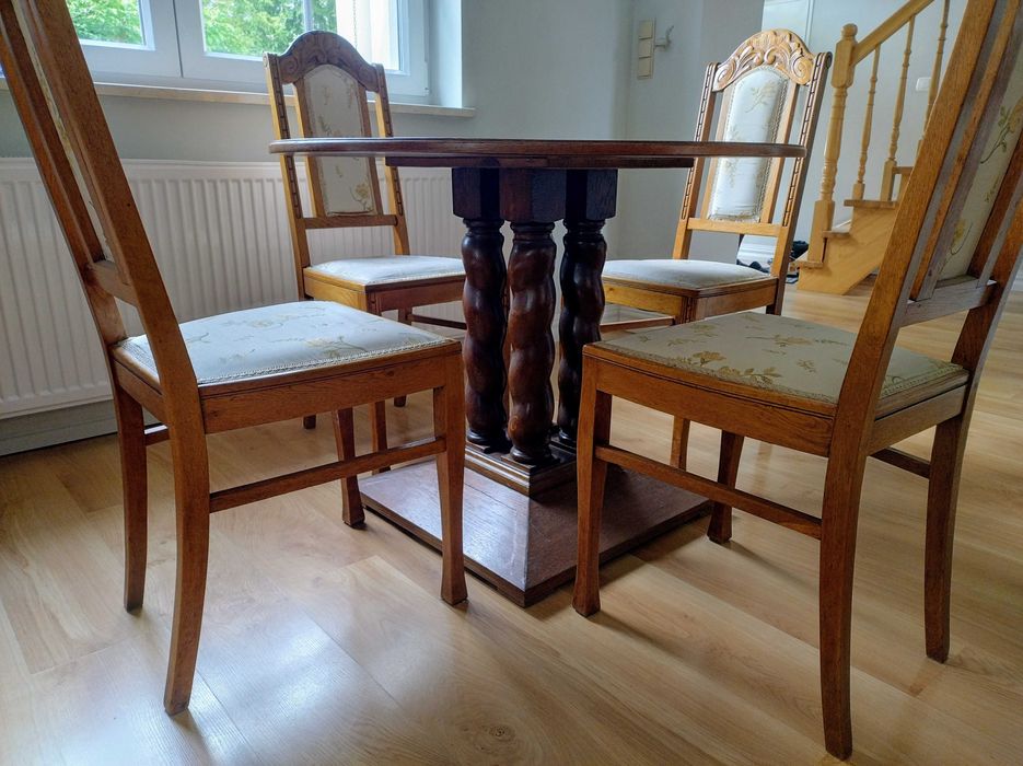 Stół dębowy i cztery krzesła antyk.