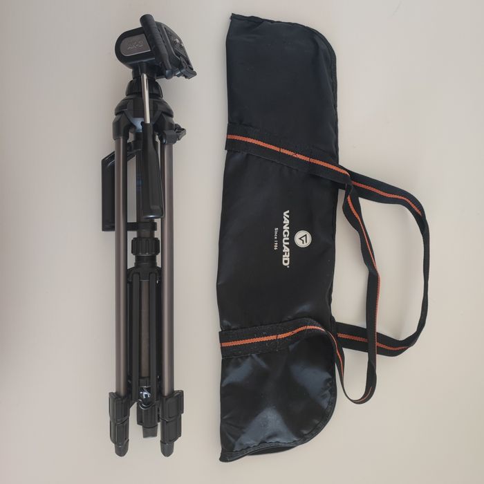 Tripé Vanguard AK-3. + Estojo