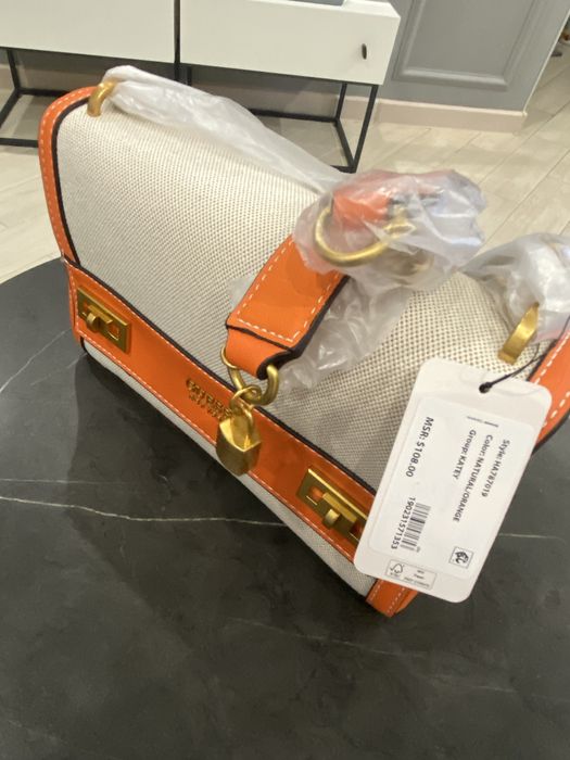 Продам сумку женскую . Guess. США