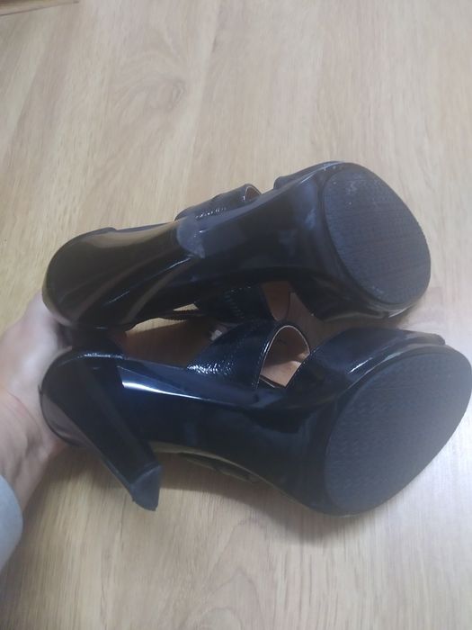 Жіночі босоніжки