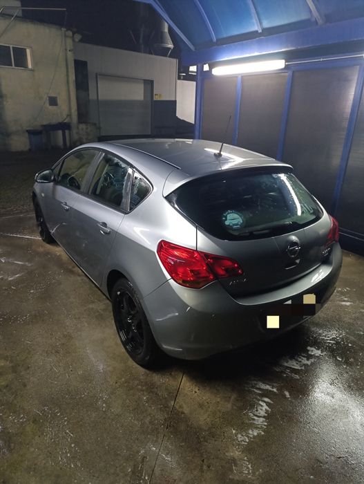 Opel astra J 2011