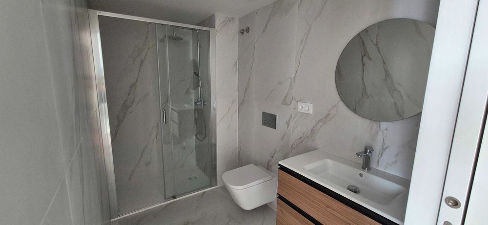 Quarto para estudantes/mestrados na Rua de Camões, junto Metro da Trindade
