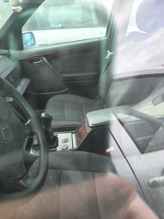 Mercedes C220 (W202) - 250 mil km - Motor Impecável (Batido de Frente)