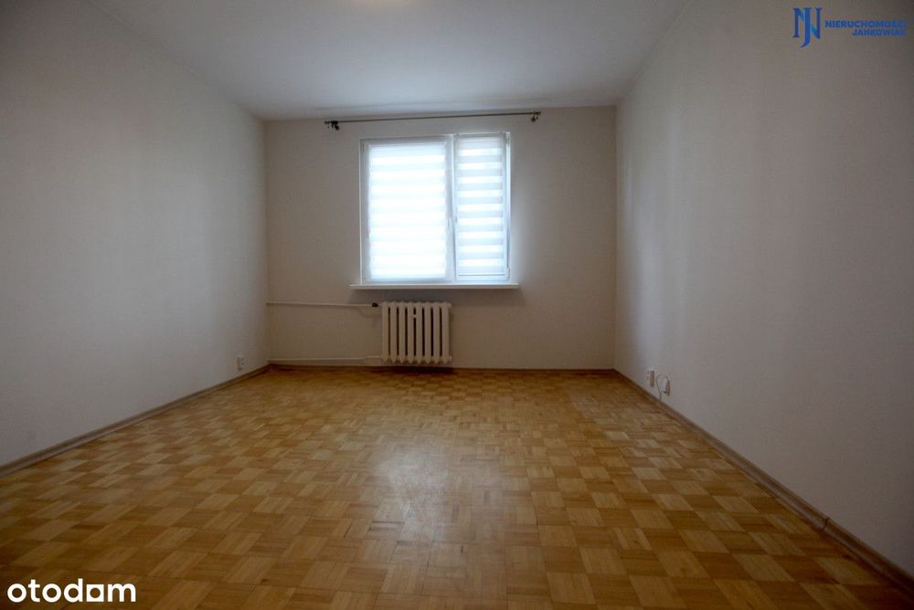 Pierwsze piętro, 3 pokoje, do zamieszkania