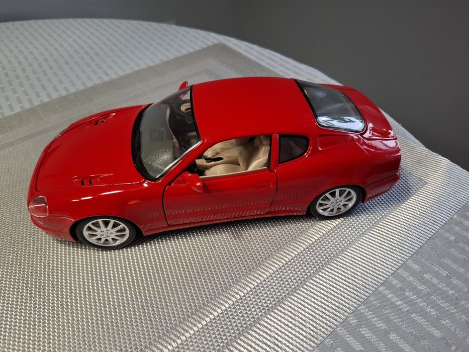 Bburago maserati 3200 Gt skala 1:18