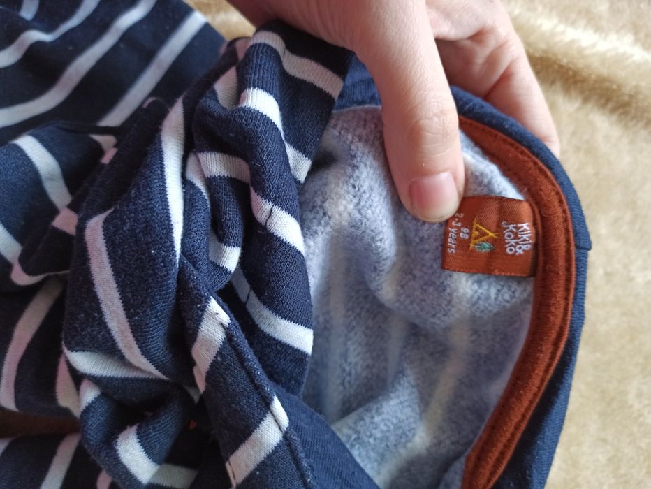 Granatowa w białe paski bluza chłopięca z kapturem, rozmiar 98, kik
