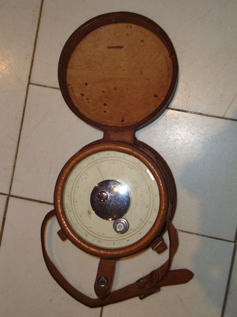 Barómetro de parede oval