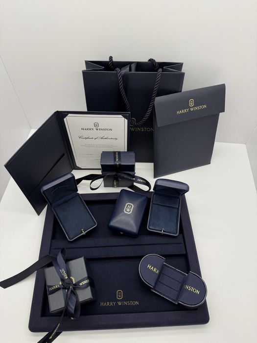 Коробка Harry Winston.Гаррі Вінстон.