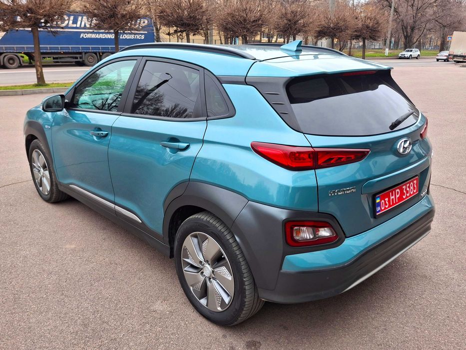 Hyundai Kona Electric. 64 kw.