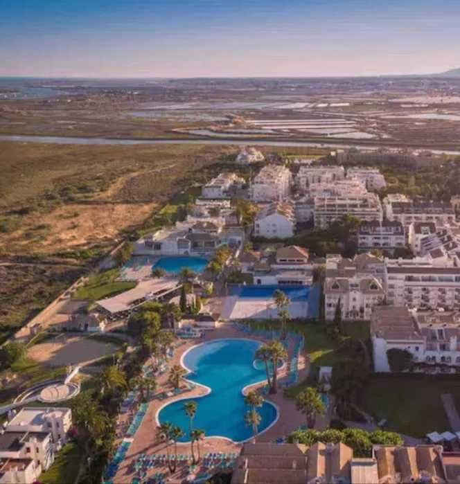 Apart. T1+1 Golden Club Cabanas + praia + barco + piscinas + jacuzzi