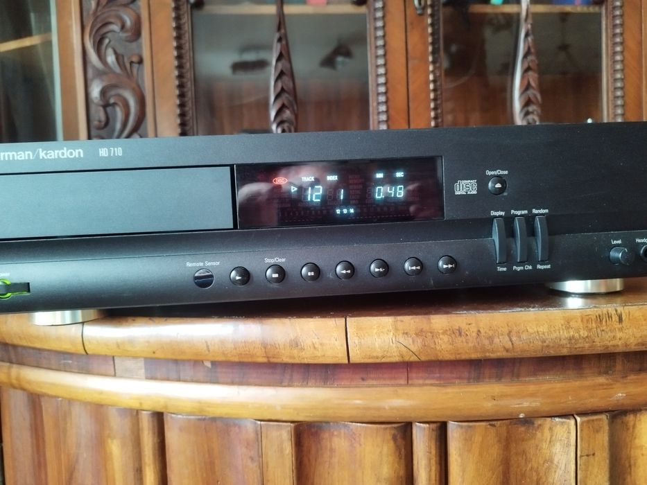 Оригінал CD Player HARMAN KARDON HD 710  в  ідеальном  робочому стані