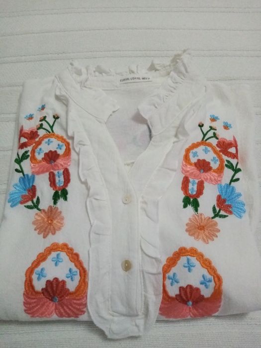 Camisa de senhora bordada