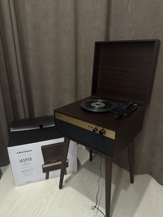 Програвач Crosley Jasper Turnable Walnut CR6236A-WA4