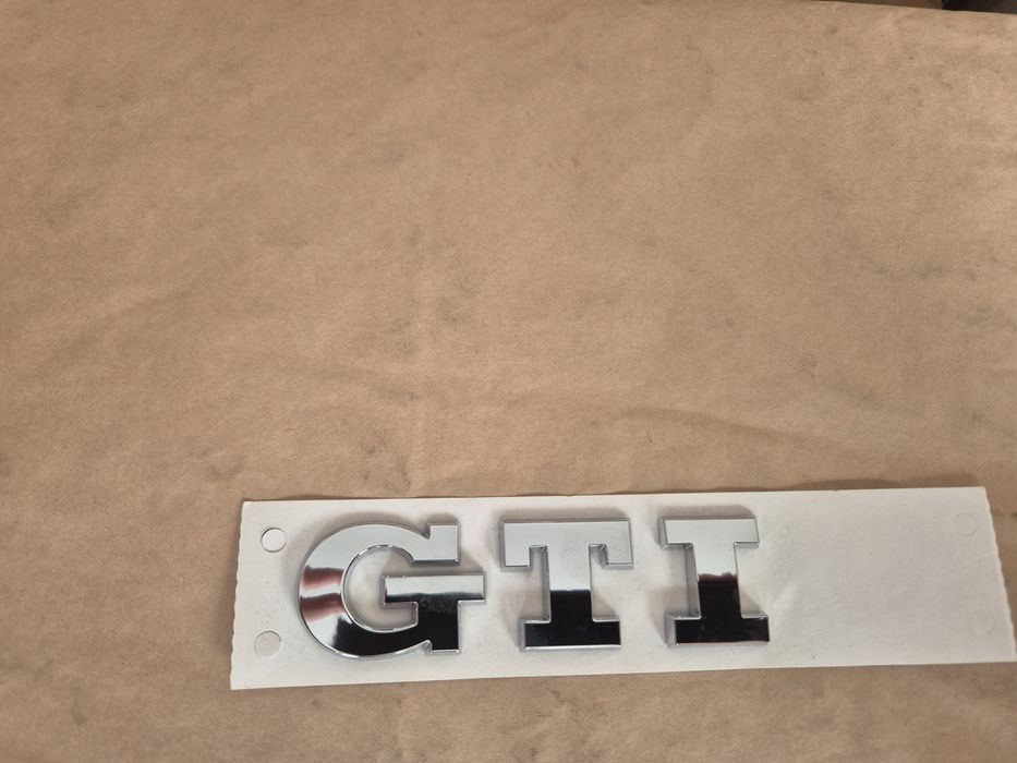 nowy napis GTI  do VW na tylna klape  + szablon montażowy