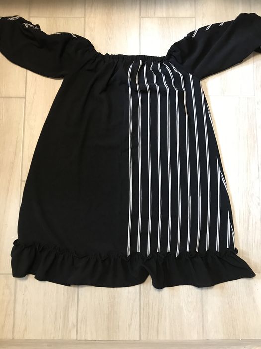 Сукня чорна у білу полоску