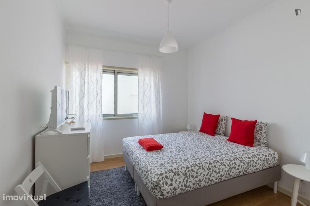Quarto - localizado em Matosinhos Porto