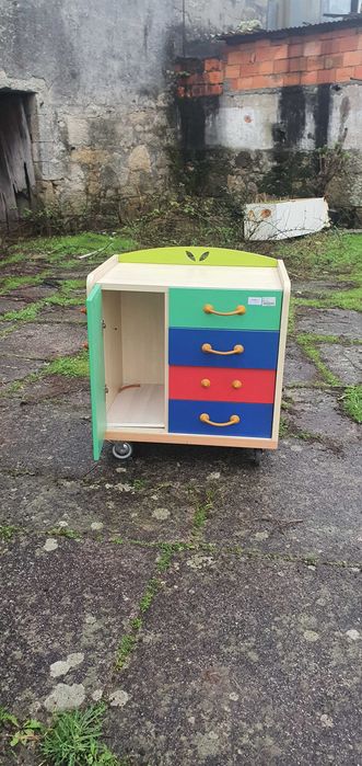 cómodas e mesas e sapateiras