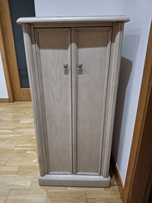 Sapateira em madeira beje