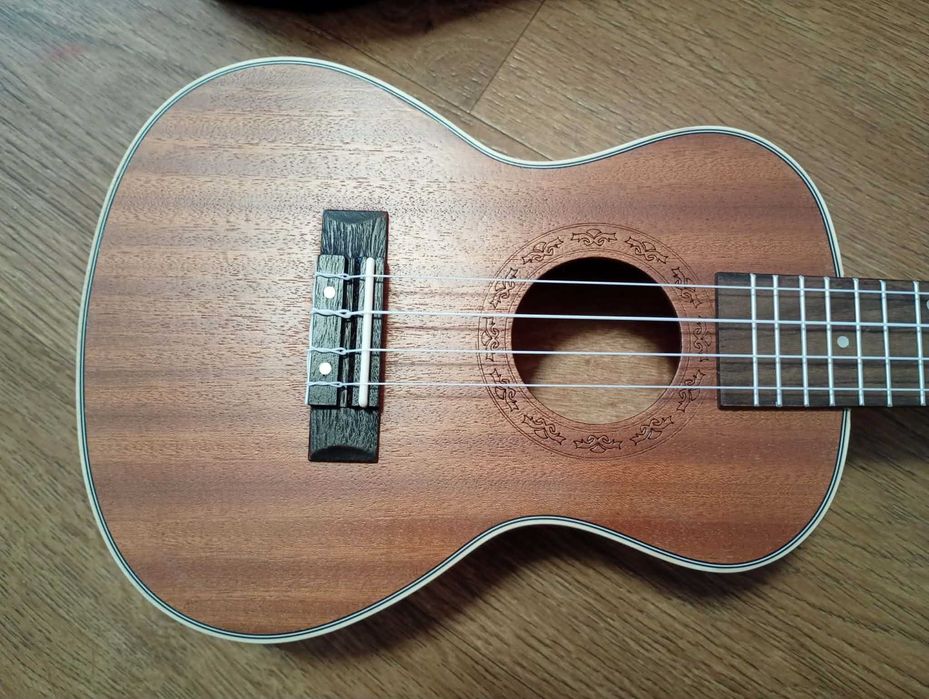 ukulele koncertowe 23