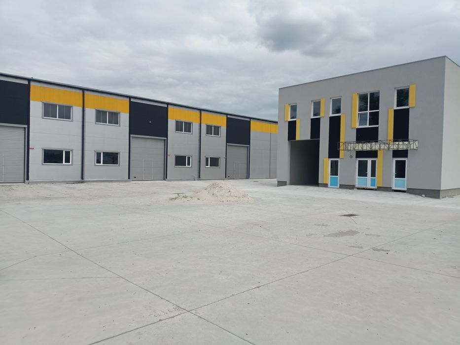 Продаж складу  з офіснопобутовою частиною. Фасад.