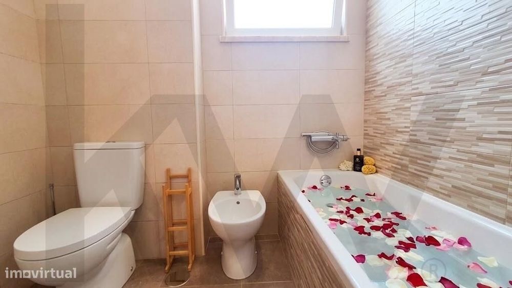 Apartamento T3 Remodelado | Estacionamento privativo | Centro da vila