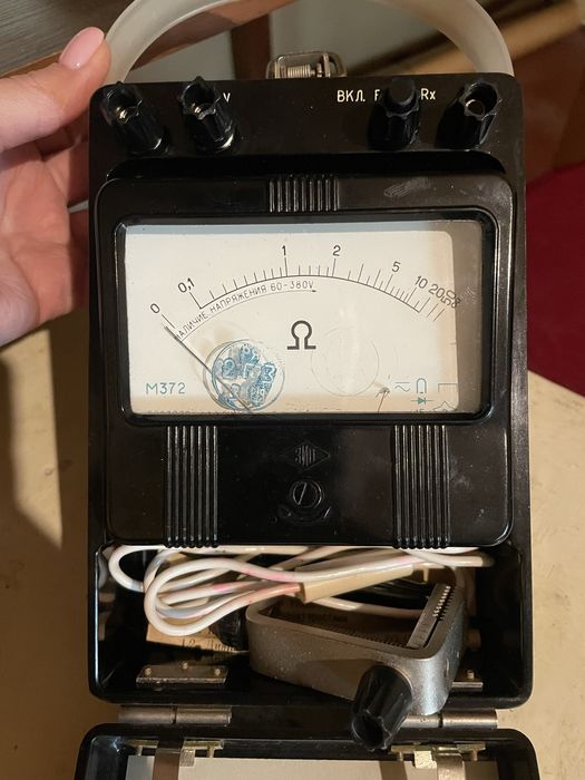 ОММЕТР М-372  (прибор для изменения сопротивления )