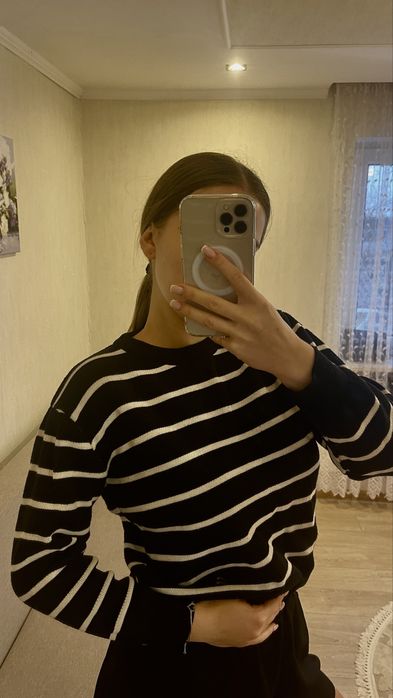 Тепла кофтинка у смужку